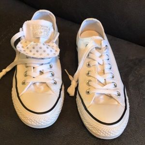 White Converse size 7 women’s